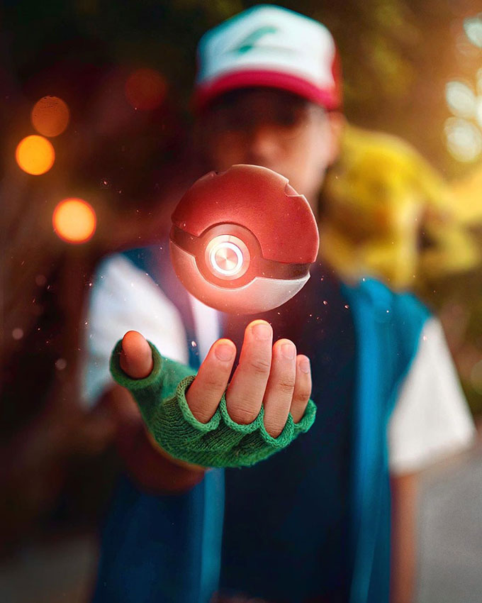 Poke Ball floating photoshop glow effect